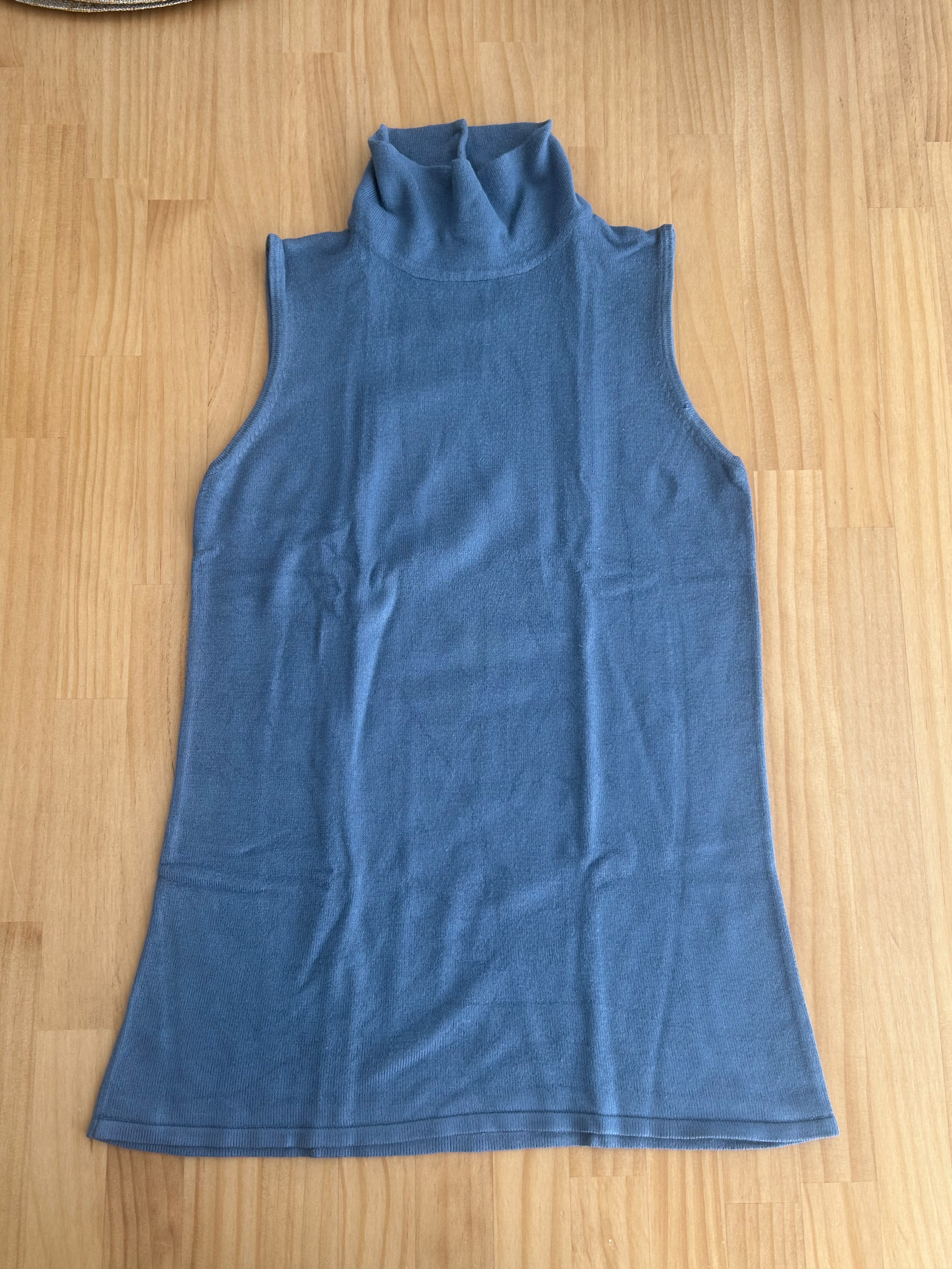 Fotografia 1 de Camisola gola alta s/mangas azul - Zara